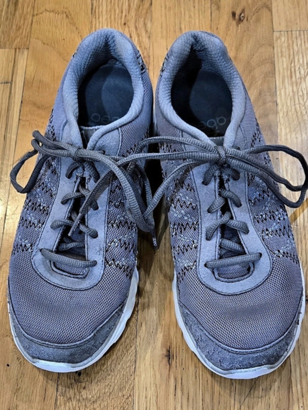 Woman's Obeo Lite Flextrac Gray Athletic Shoes